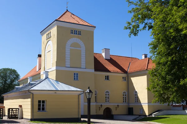 Вентспилсский замок расположен в Вентспилсе, Латвия — стоковое фото
