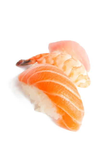 Surtido de salmón japonés, atún y sushi de camarones — Foto de Stock