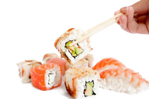 Ассортимент японских суши и рулонов с палочкой для еды — стоковое фото