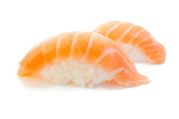 Primo piano di delizioso sushi di salmone giapponese isolato su bianco Fotografia Stock
