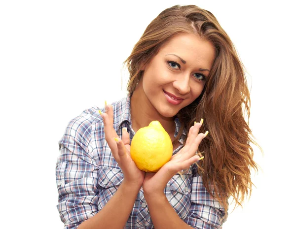 Menina bonita com um limão — Fotografia de Stock