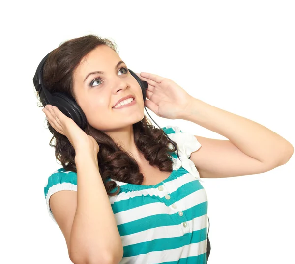 Menina sorrindo ouve música com fones de ouvido e olhando para cima — Fotografia de Stock