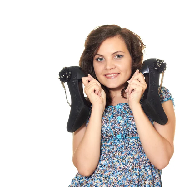 Lächelnde Frau behält Schuhe — Stockfoto