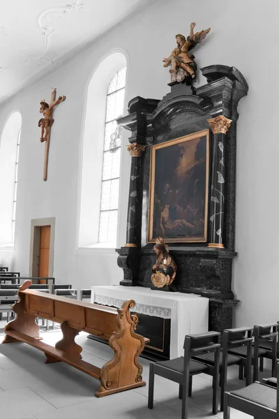 Interiér katolické církve. Švýcarsko — Stock fotografie