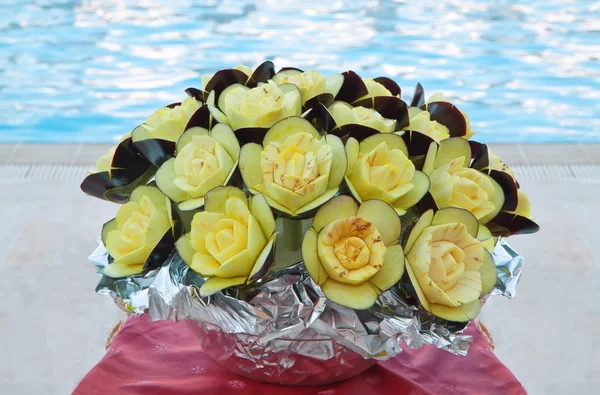 Blomma dekoration av mogen äggplantor — Stockfoto