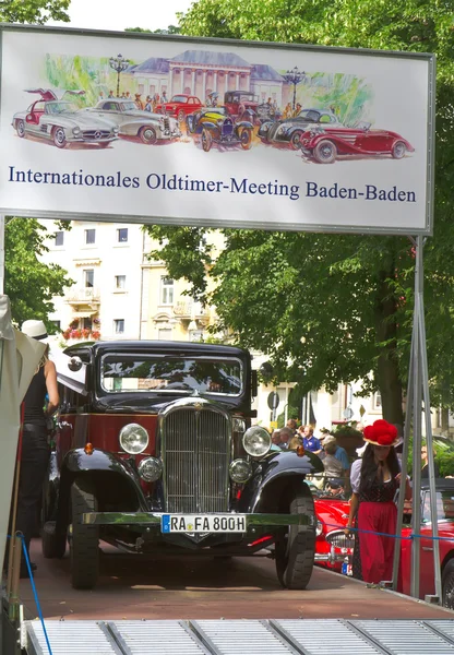 Baden-Baden-13 lipca 2012: Międzynarodowa wystawa starych samochodów — Zdjęcie stockowe