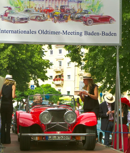 バーデン ・ バーデン-2012 年 7 月 13 日: 古い車の国際展示会 — ストック写真