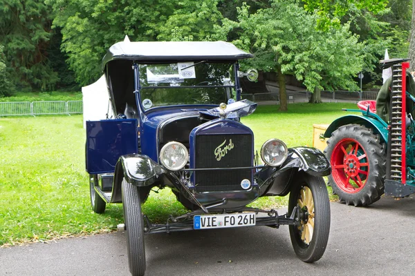 BADEN-BADEN, GERMANY – JULY 13: “FORD ” (1927) at The In — Stock Photo, Image