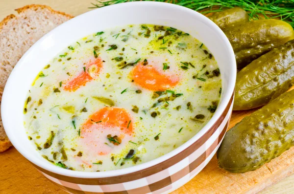 Traditional polish cucumber soup — Stock Photo, Image