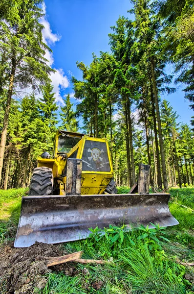 Bulldozer en el bosque —  Fotos de Stock
