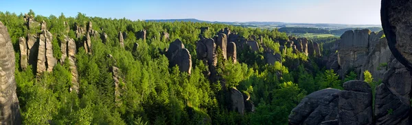 Panorama com rochas em Broumovske Steny — Fotografia de Stock