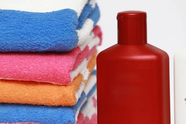 Towels with shampoo — Stock Photo, Image