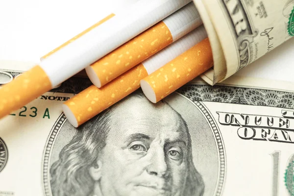 Filters of cigarettes close up cigarettes and Dolar — Stock Photo, Image