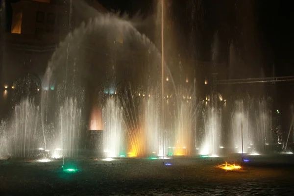 Поющие фонтаны Еревана — стоковое фото