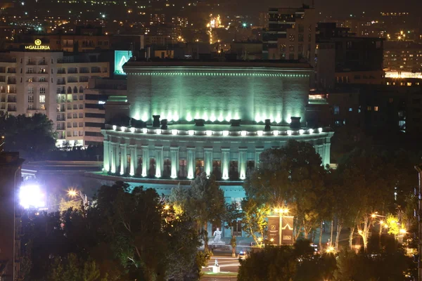The building of Yerevan state theatre of opera and ballet, architect Aleqsandr Tamanyan, 1936 — Stock Photo, Image