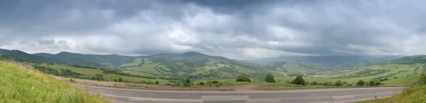 Road at the Carpathian Mountains (Ukraine) — Stock Photo, Image