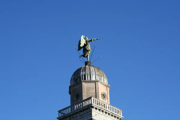 Udine: l'angelo sopra la cupola — Foto Stock