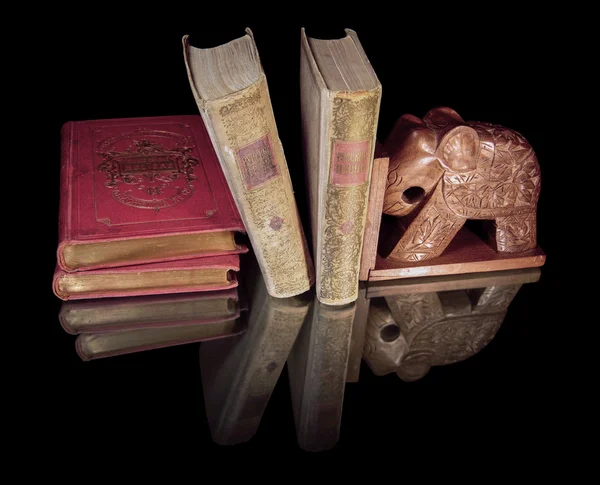 Patru cărți vechi — Fotografie, imagine de stoc