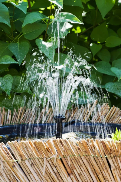 Brunnen im Garten — Stockfoto