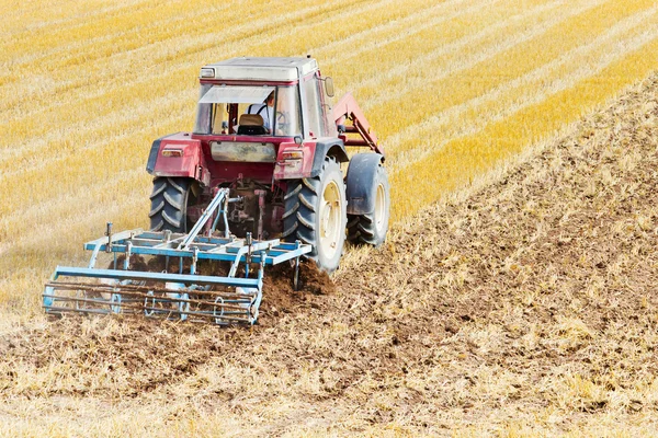 Traktor dengan kultivator — Stok Foto