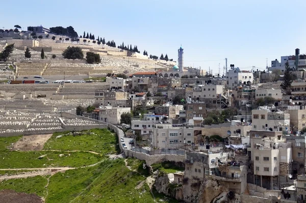 Palestijnse dorp en een Islamitische begraafplaats — Stockfoto