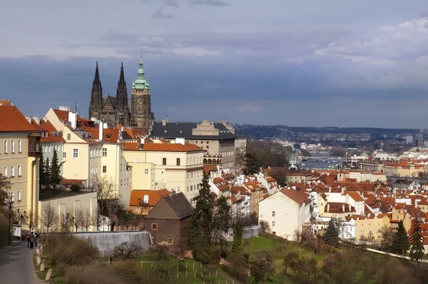 Погляд на стародавню Прагу — стокове фото