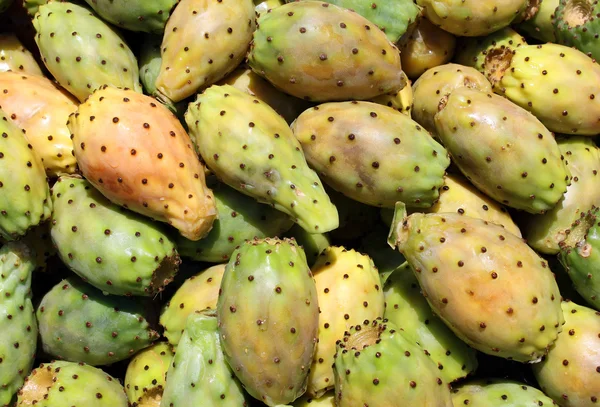 Świeżo ścięte owoców kaktusa opuntia — Zdjęcie stockowe