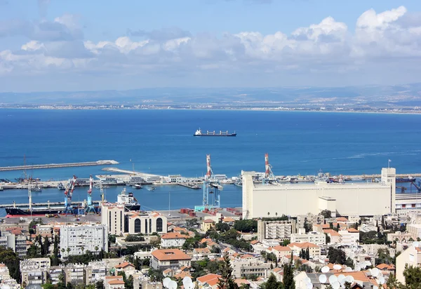 Haifa e águas do porto, Israel, mar Mediterrâneo — Fotografia de Stock