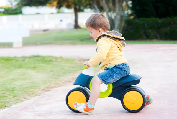 Çocuk Bisiklet pedalları olmadan