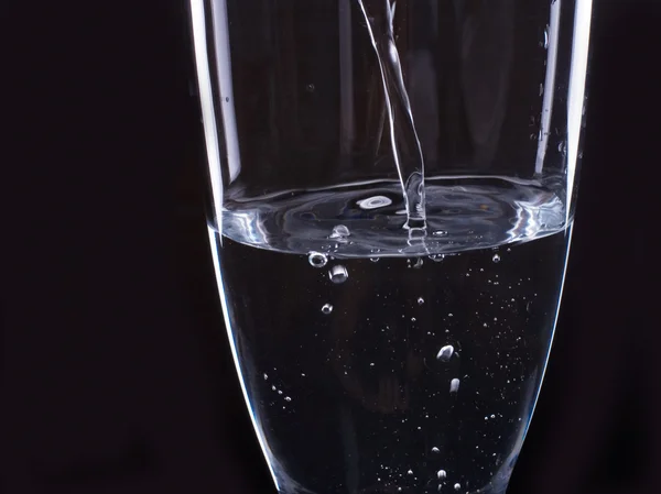 Вода в стакане — стоковое фото