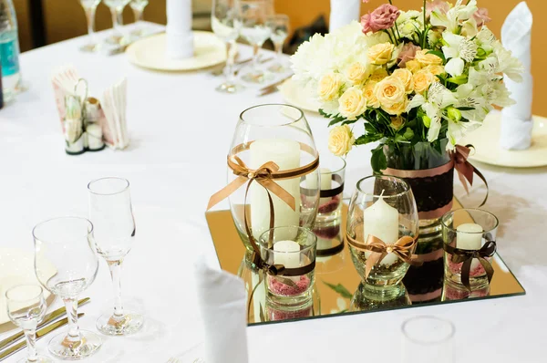 Configuração de mesa para o jantar de casamento — Fotografia de Stock