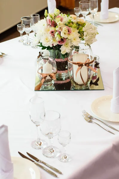 Configuração de mesa para o jantar de casamento — Fotografia de Stock