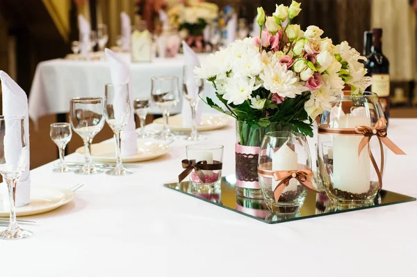 Nastavení stolu pro svatební večeři — Stock fotografie