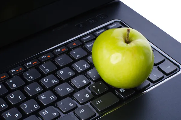 Apple en el teclado portátil —  Fotos de Stock