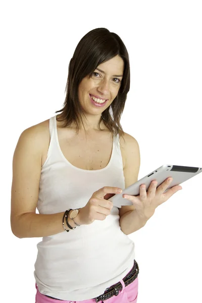Střední záběr dívka s úsměvem s tabletem — Stock fotografie