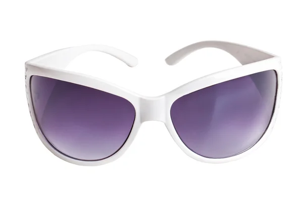 Óculos de sol elegantes na moldura branca — Fotografia de Stock