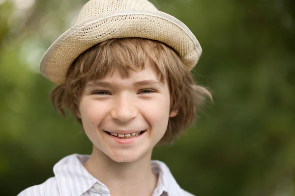 Χαρούμενα ξανθό αγόρι — Φωτογραφία Αρχείου