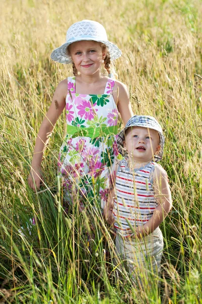 Little boy and pretty girl — Stock Photo, Image