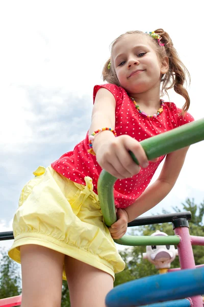 Legrační malá holčička s culíky — Stock fotografie