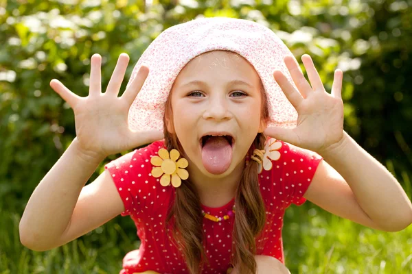 Śmieszne dziewczynki z warkoczykami — Zdjęcie stockowe