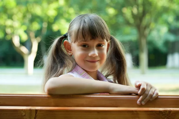 Małe uśmiechnięte dziewczyny — Zdjęcie stockowe