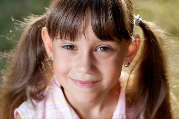 Fotografado em close-up rosto de uma menina — Fotografia de Stock