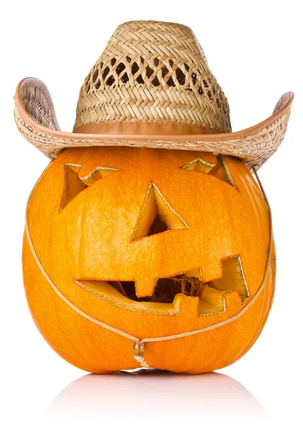 Zucca di Halloween. Jack O'Lantern spaventoso nel cappello del cowboy — Foto Stock