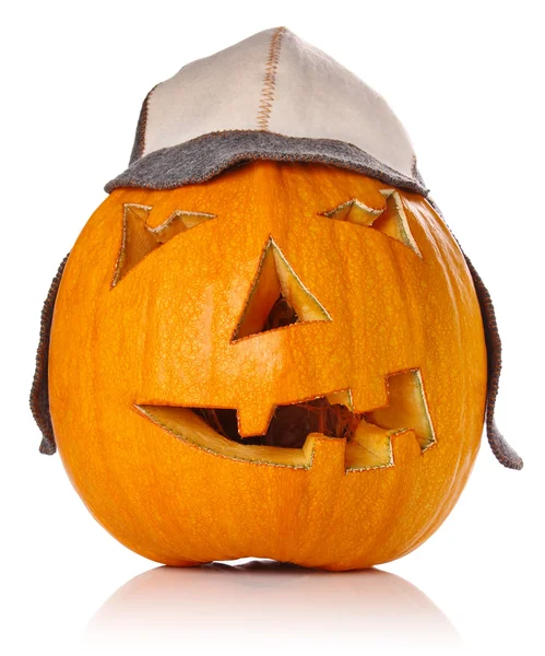 Halloween Pumpkin.Scary Jack O'Lantern in warm cap — Stock Photo, Image