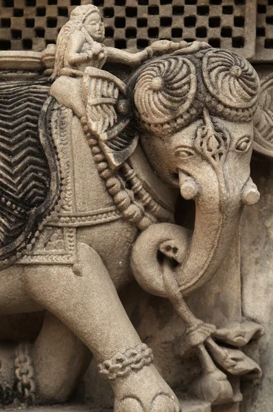 Каменный слон — стоковое фото