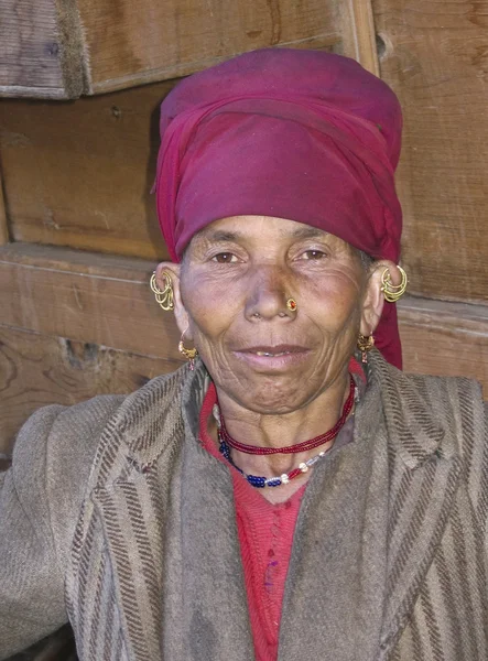 Kvinna i Himalaya — Stockfoto