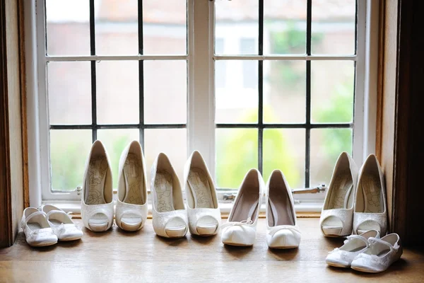Noiva e damas de honra sapatos — Fotografia de Stock