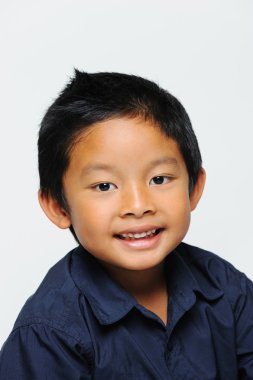 Asyalı çocuk mutlu seyir