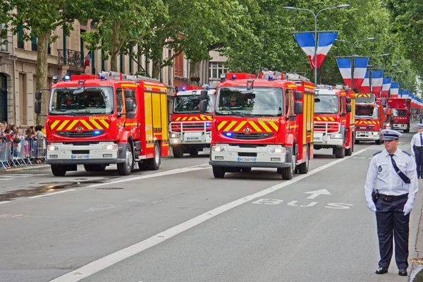 Brigada de bomberos en desfile — Foto de Stock