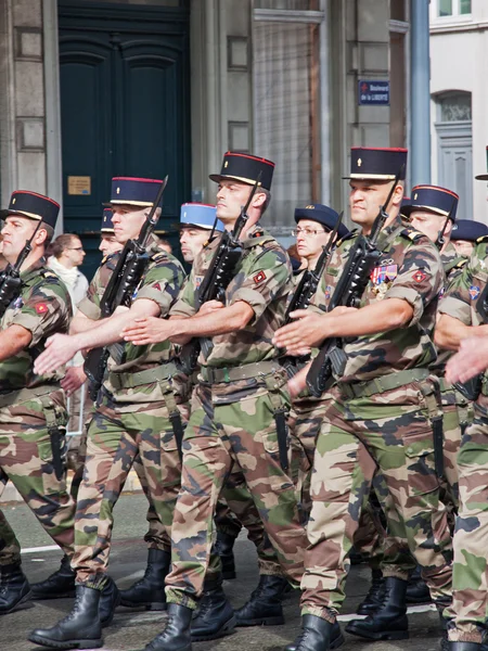 Marschierende französische Truppen — Stockfoto